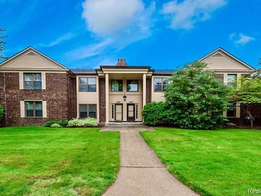 4426 Knightsbridge Lane, West Bloomfield Twp, MI 48323