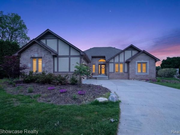 39995 Brylor Court , Clinton Twp, MI 48038