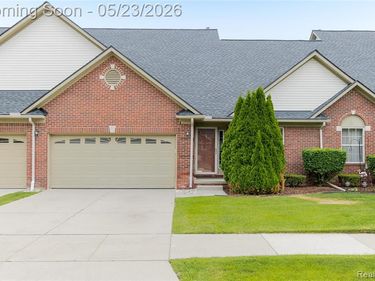 20701 Doves Pointe Drive, Brownstown Twp, MI 48174