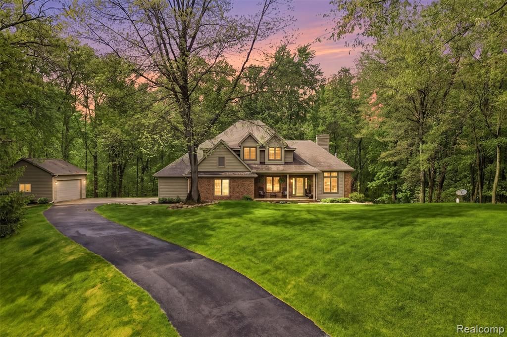 8235 Ironwood Drive, Hamburg Township, MI 48169 Main Photo