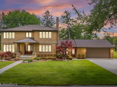 18341 Warwick Street W, Beverly Hills Vlg, MI 48025