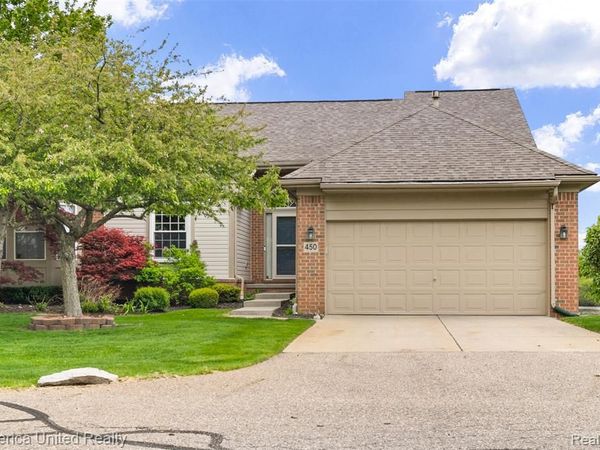 450 Berry Lake Drive , Commerce Twp, MI 48390