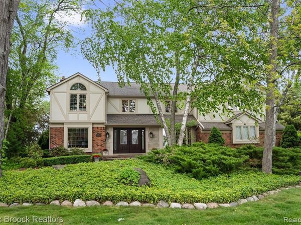 6280 Dakota Circle, Bloomfield Hills, MI 48301