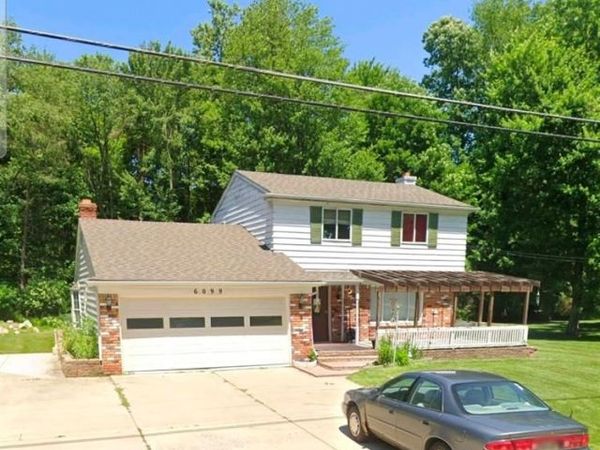 6099 Brookwood Drive , Burton, MI 48509