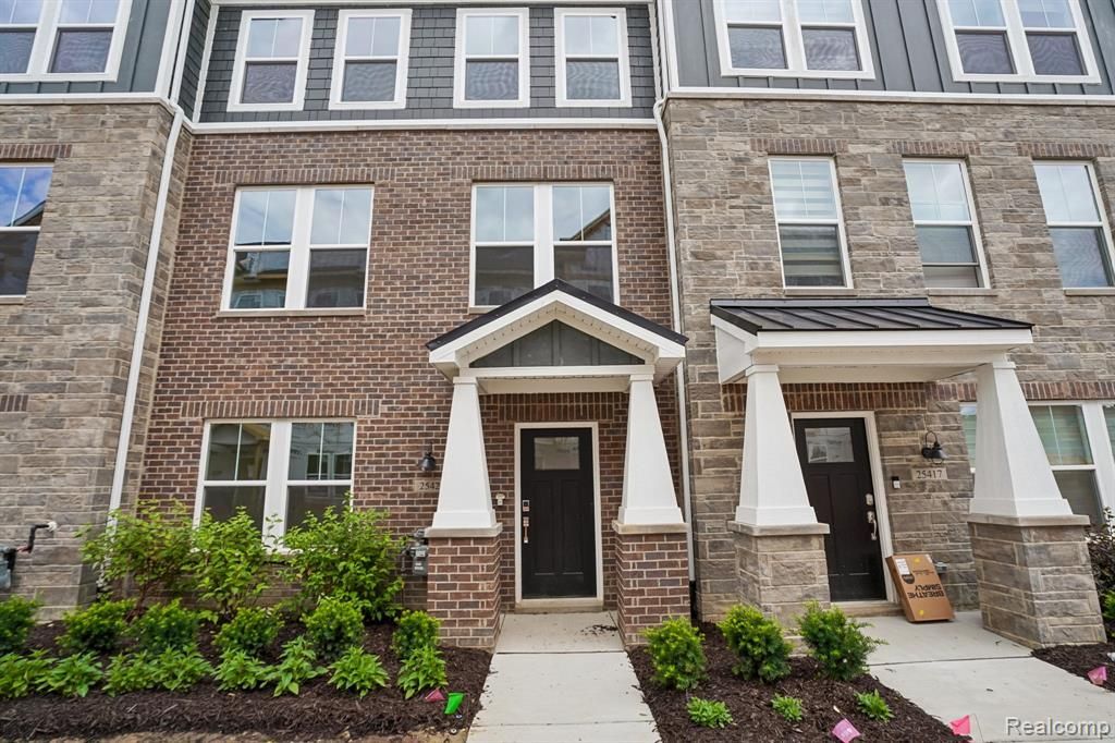 25421 Orwell Street, Novi, MI 48375 Main Photo