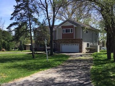 28251 Wildwood Trail, Farmington Hills, MI 48336
