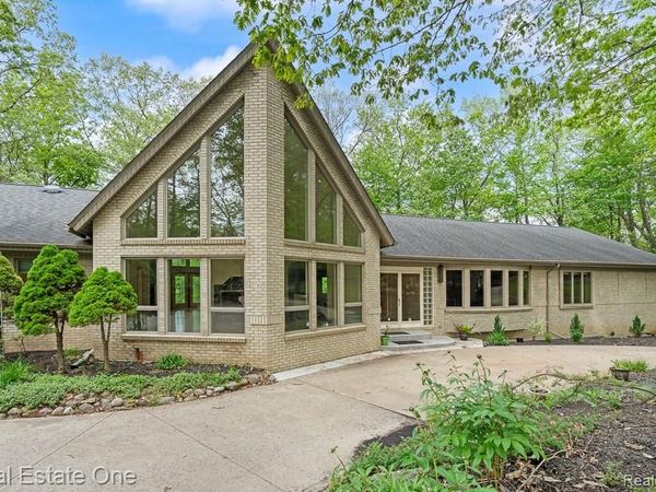 2670 Spring Grove Drive , Genoa Twp, MI 48114