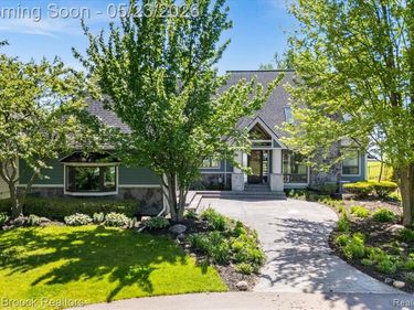 32630 JEFFERSON Avenue, St. Clair Shores, MI 48082