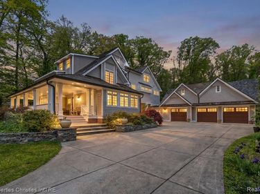 1041 Greentree Road, Bloomfield Hills, MI 48304
