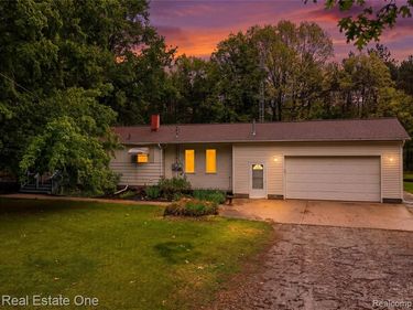 9715 Galatian Drive, Hamburg Twp, MI 48189
