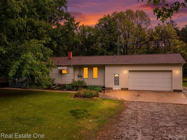 9715 Galatian Drive , Hamburg Twp, MI 48189