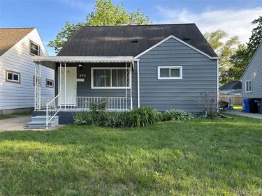 898 E Barrett Avenue, Madison Heights, MI 48071