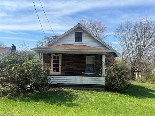 869 E Hill Dr, New Kensington, PA 15068