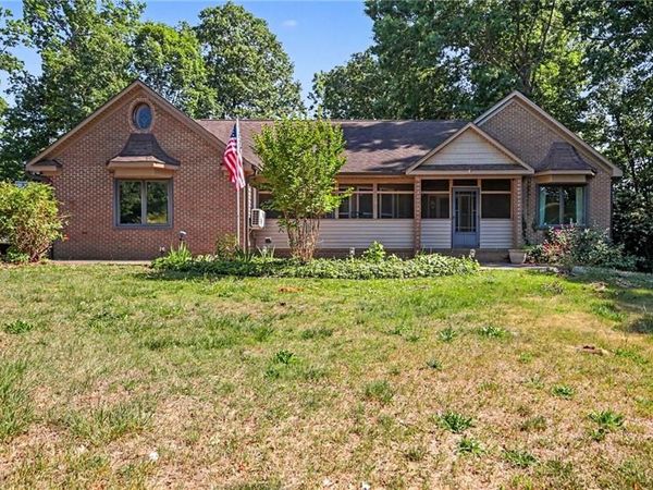 118 E Chinaberry Court , Mocksville, NC 27082