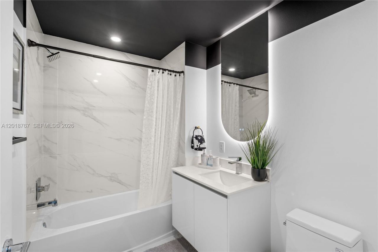 700 NE 24th St , Unit 5206, Miami, FL 33137 Photo