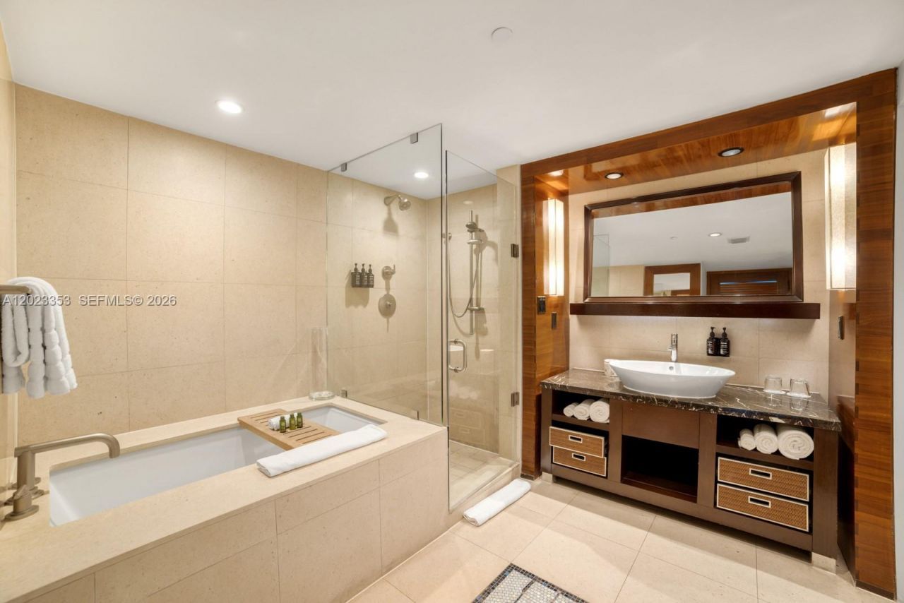 6801 Collins Ave , Unit 714 (Door , Miami Beach, FL 33141 Photo