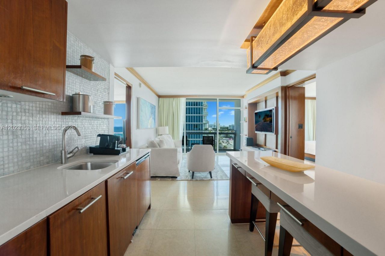 6801 Collins Ave , Unit 714 (Door , Miami Beach, FL 33141 Photo