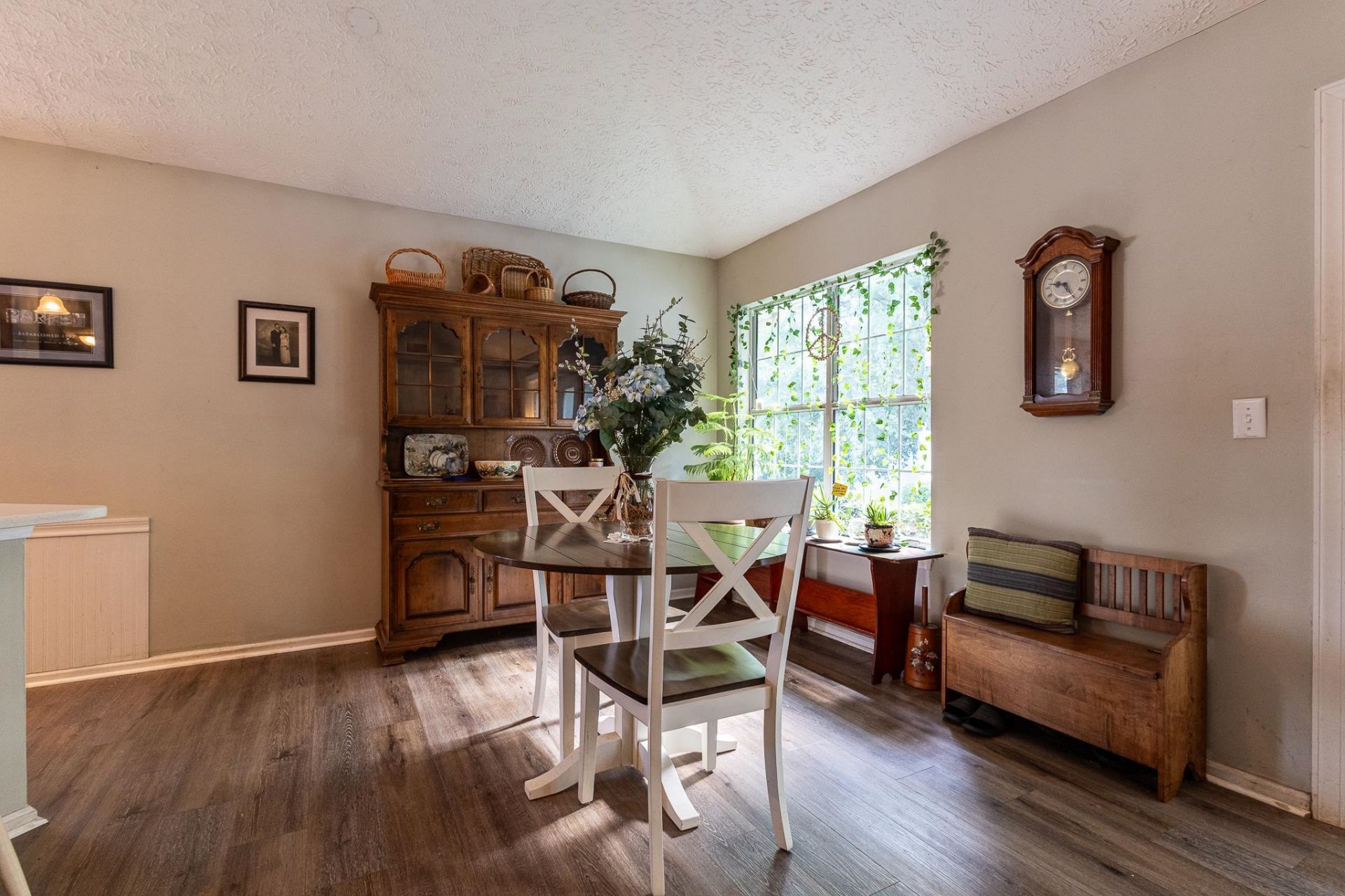 590 Bridgeport Dr.  Photo 15