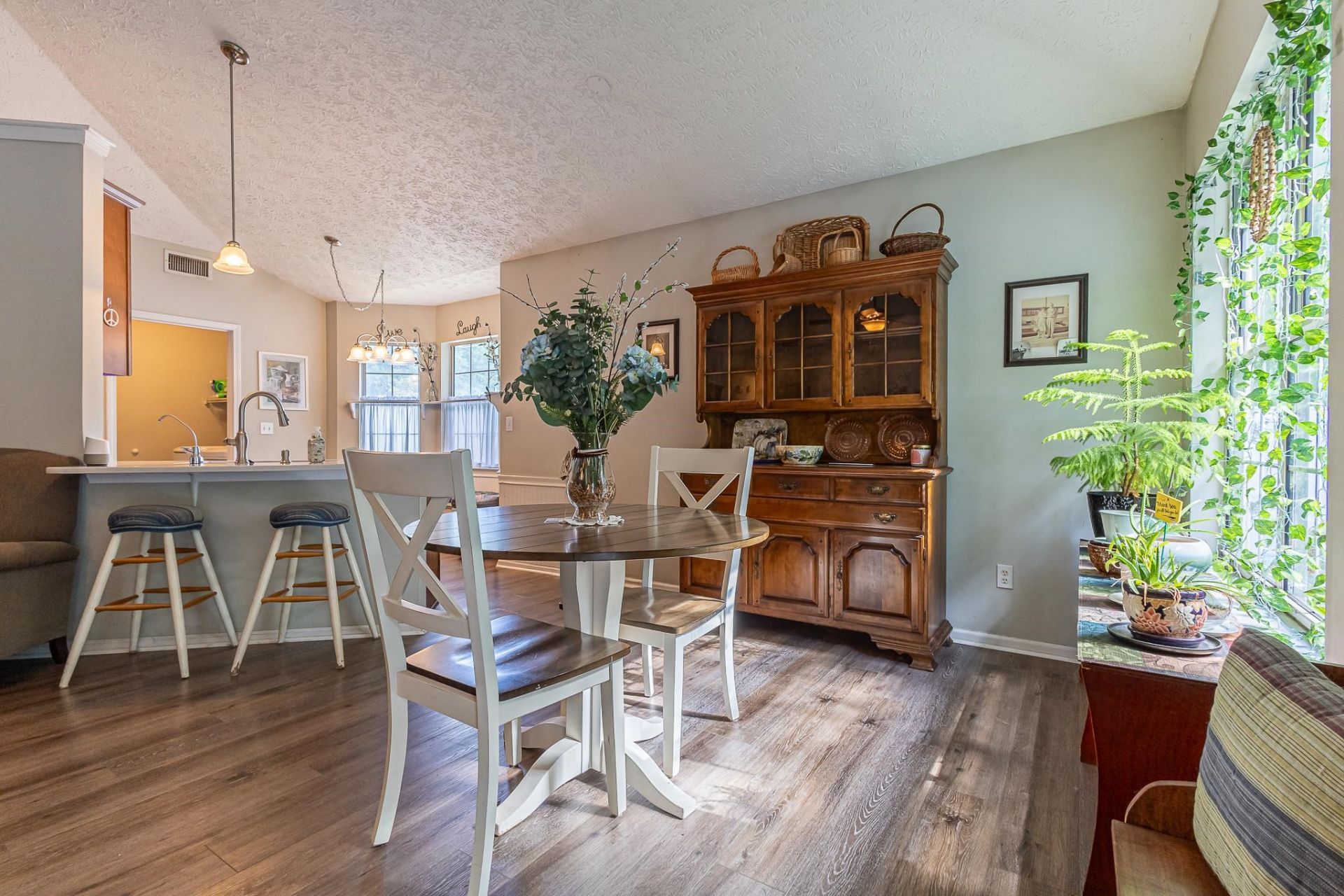 590 Bridgeport Dr.  Photo 18