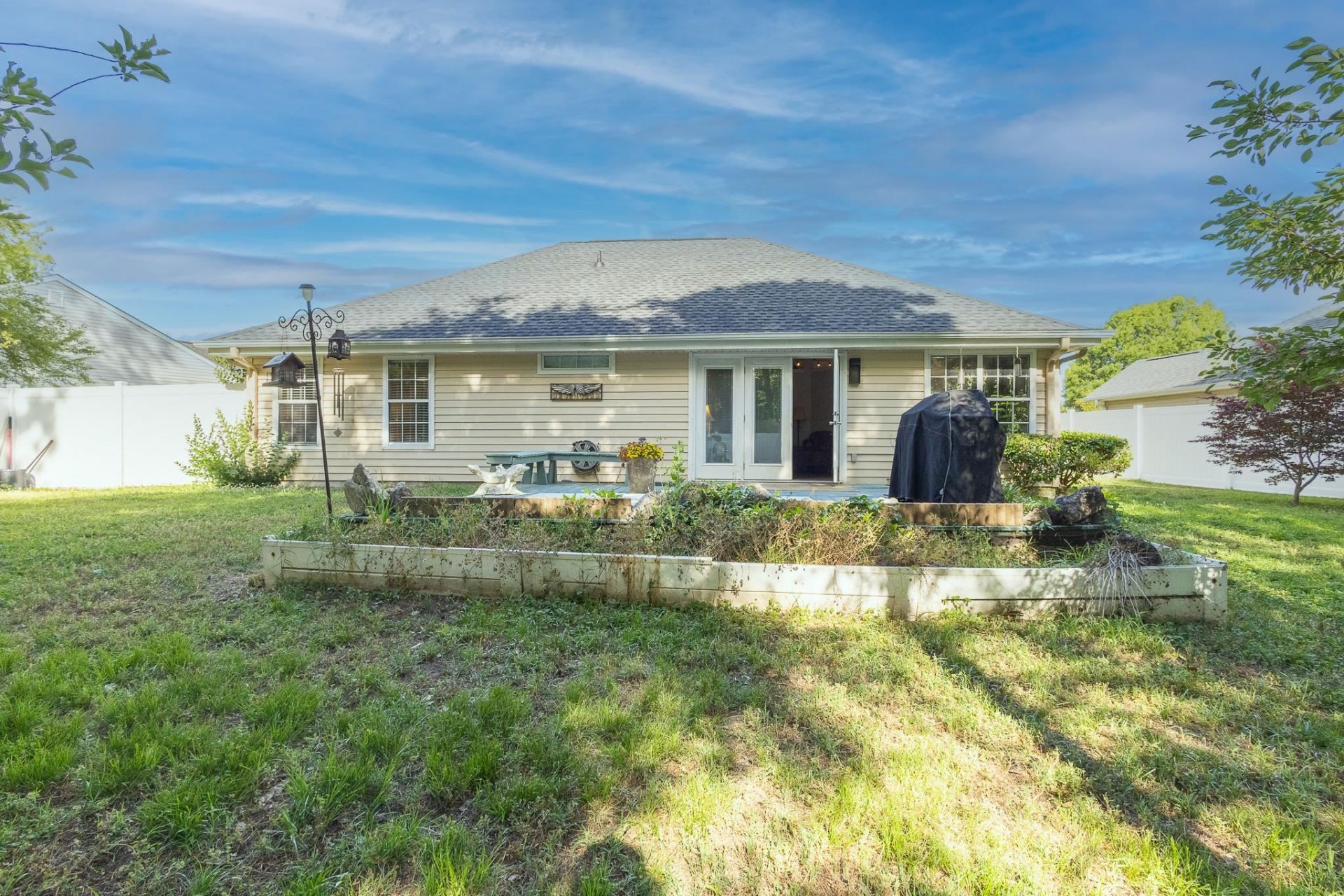 590 Bridgeport Dr.  Photo 20