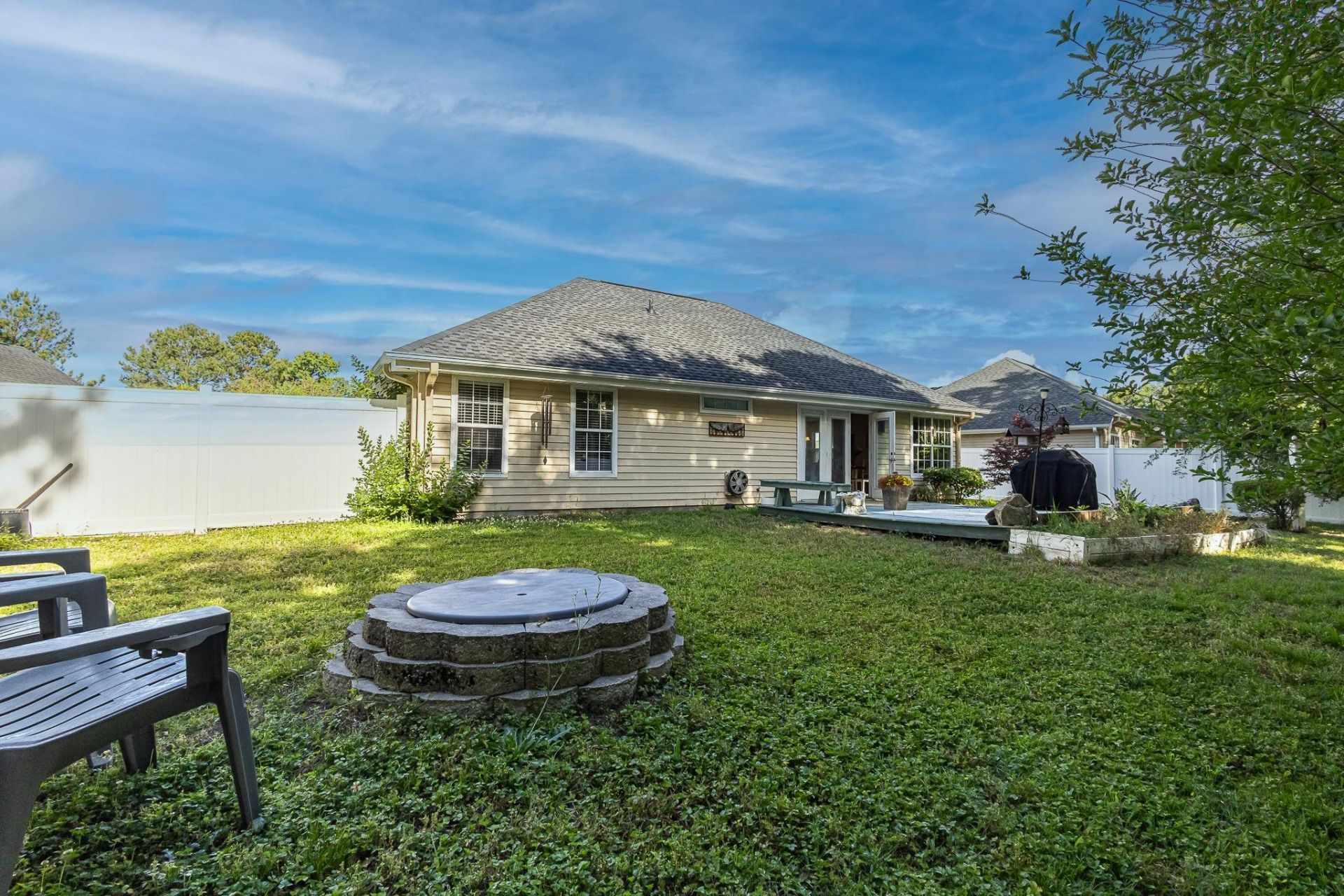590 Bridgeport Dr.  Photo 21