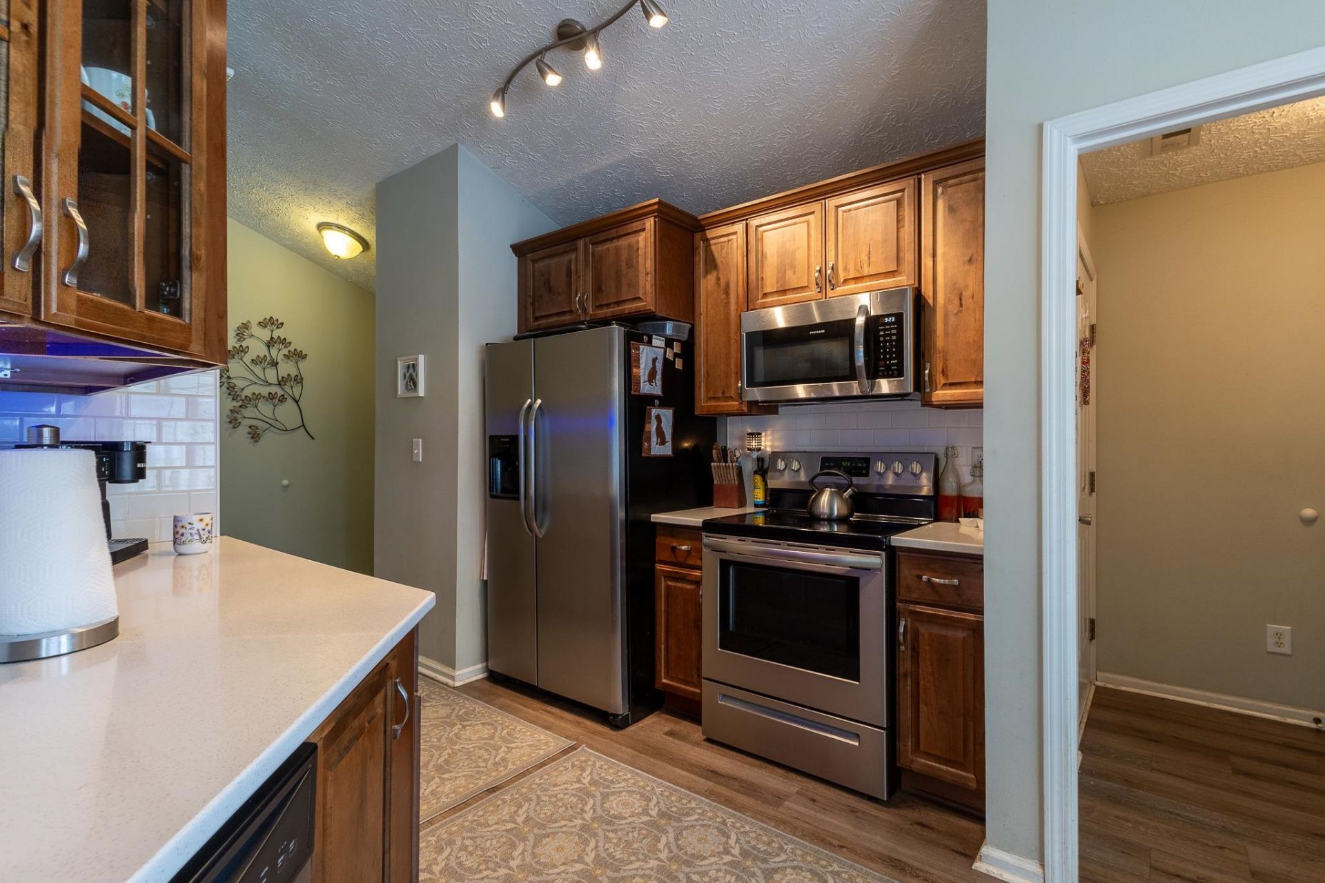 590 Bridgeport Dr.  Photo 9