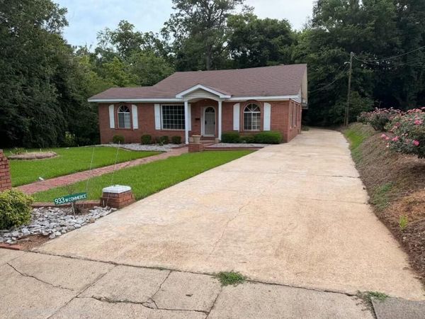933 W Commerce St., Aberdeen, MS 39730