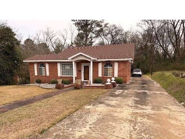 933 W Commerce St., Aberdeen, MS 39730