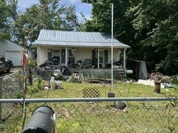 7337 Old Highway 52 , Westmoreland, TN 37186