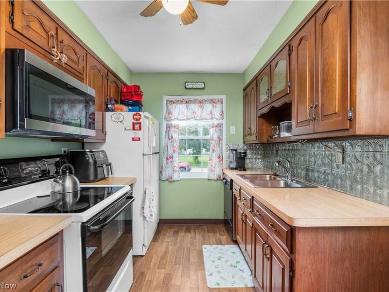 610 Princeton Avenue, Elyria, OH 44035 Photo 9