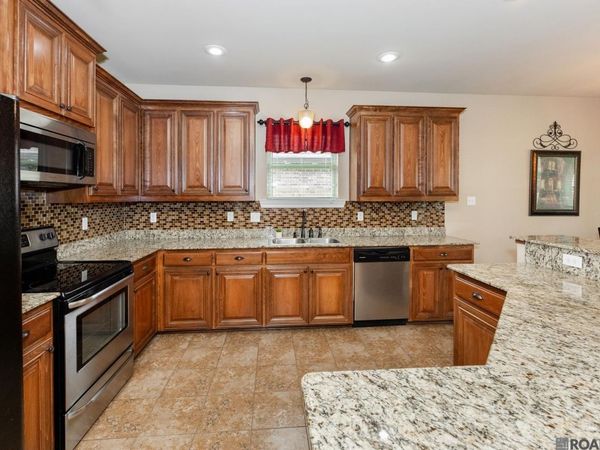14371 Stonegate Manor Dr, Gonzales, LA 70737