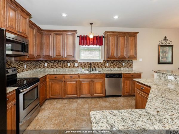 14371 Stonegate Manor Dr, Gonzales, LA 70737
