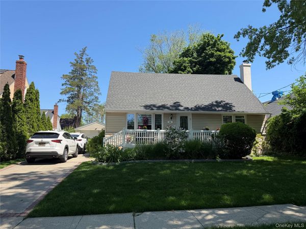 84 Wilson Boulevard , New Hyde Park, NY 11040