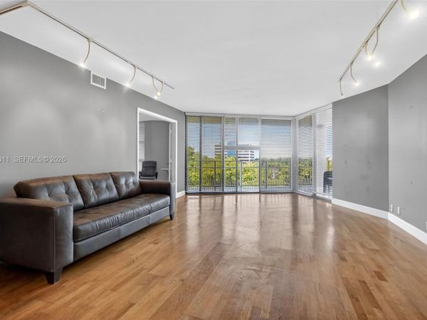 2000 Towerside Ter , Unit 709, Miami, FL 33138