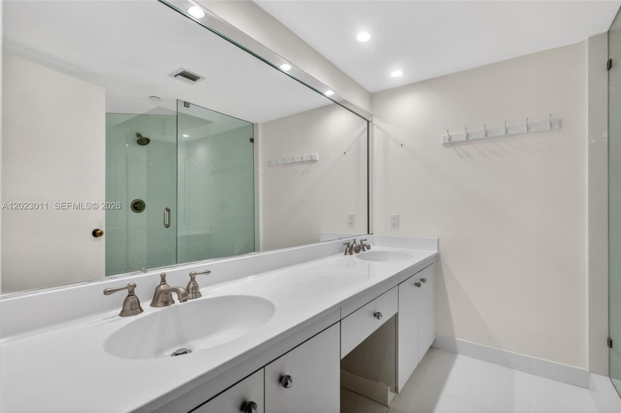 2000 Towerside Ter, Unit 709, Miami, FL 33138 Photo