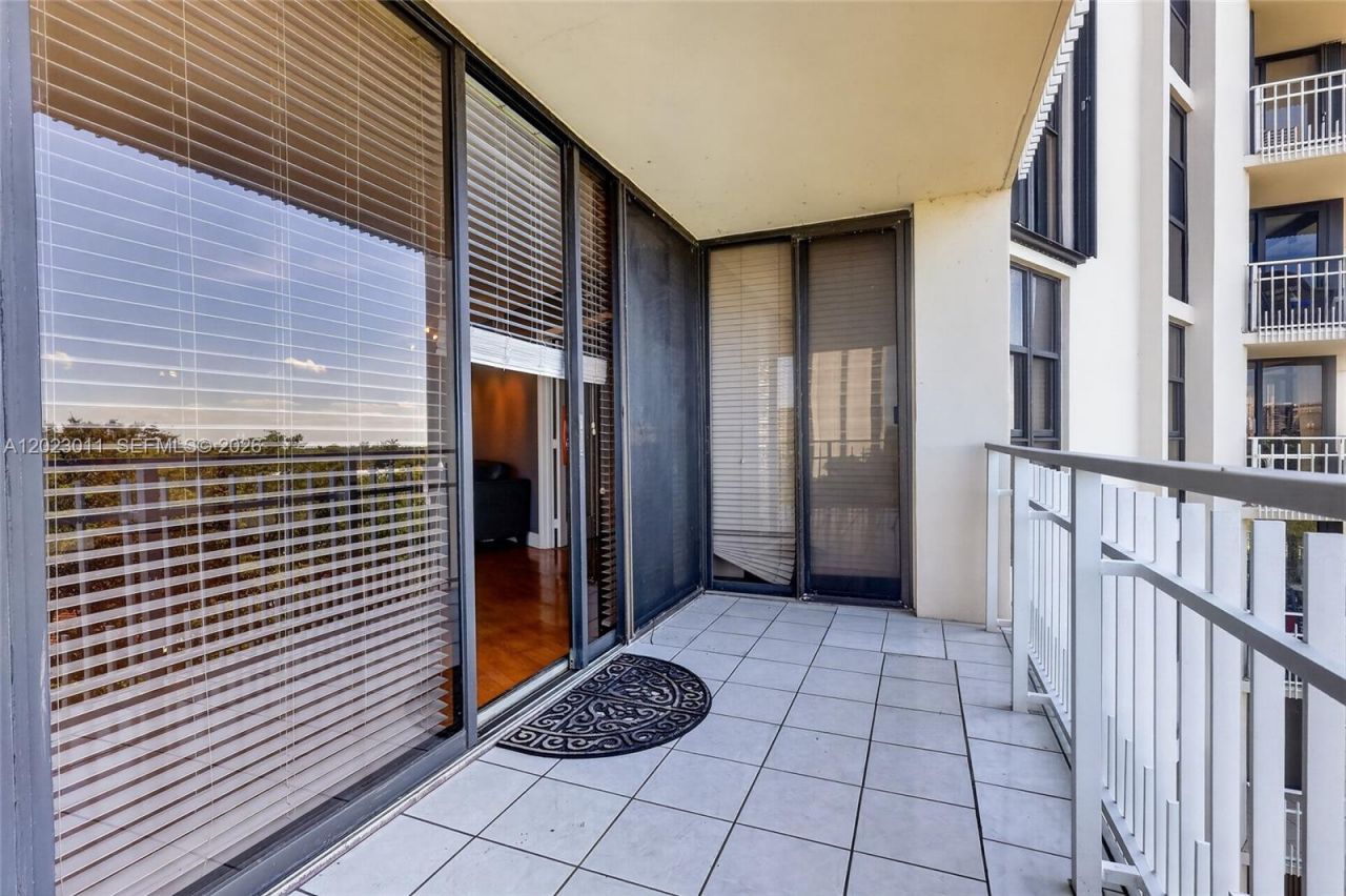 2000 Towerside Ter, Unit 709, Miami, FL 33138 Photo