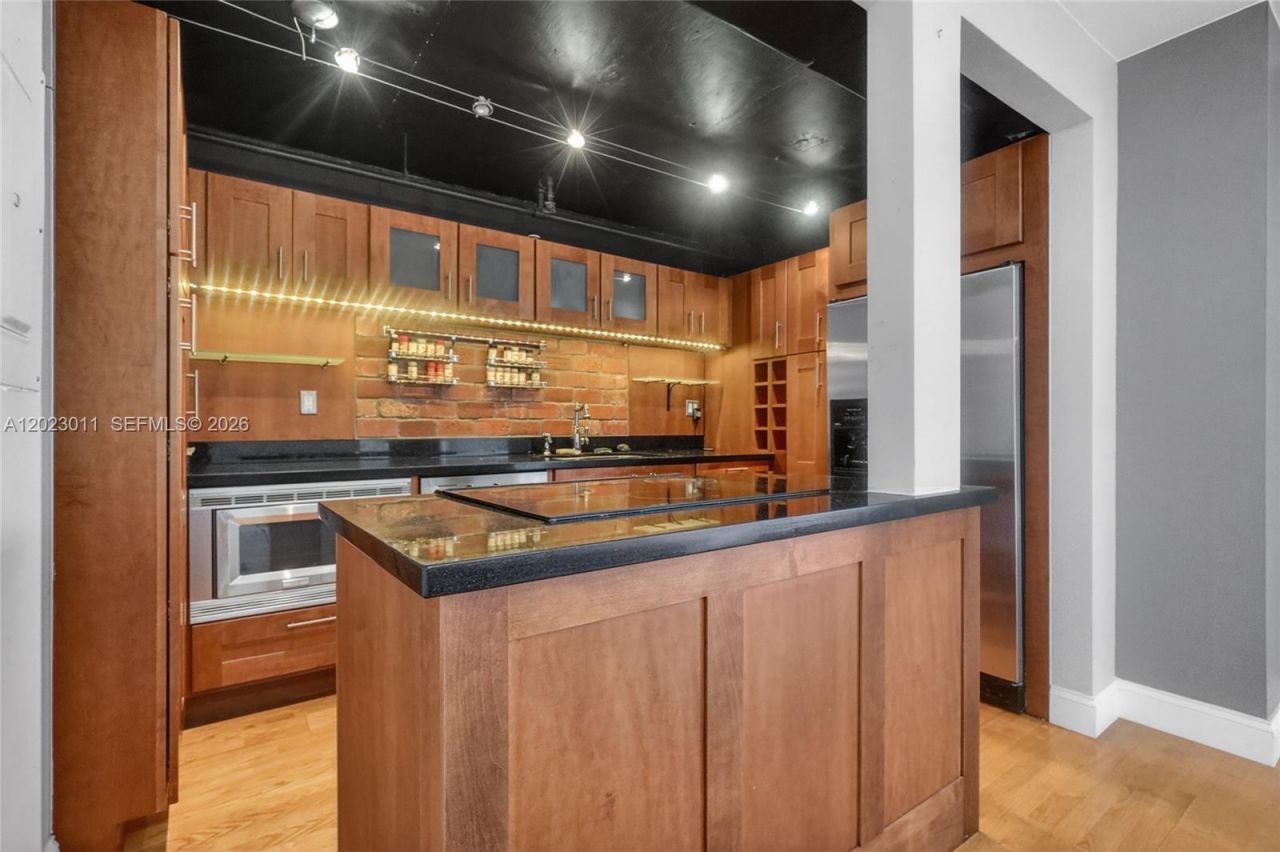 2000 Towerside Ter, Unit 709, Miami, FL 33138 Photo
