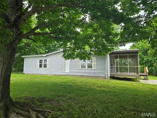 17261 N 9th Avenue , Hillsboro, IL 62049