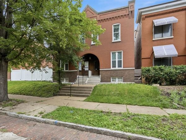 4430 Pennsylvania Avenue, St Louis, MO 63111