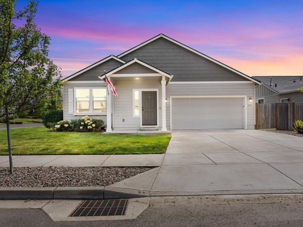 1493 SE Huckleberry Av, Dallas, OR 97338
