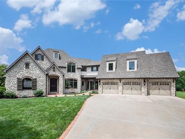 1900 NE 159th Street, Smithville, MO 64089