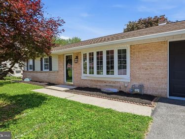 1825 POWDER MILL ROAD, YORK, PA 17402