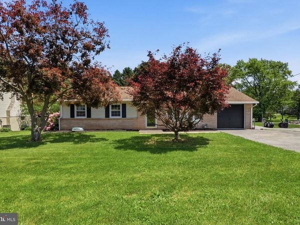 1825 POWDER MILL ROAD, YORK, PA 17402