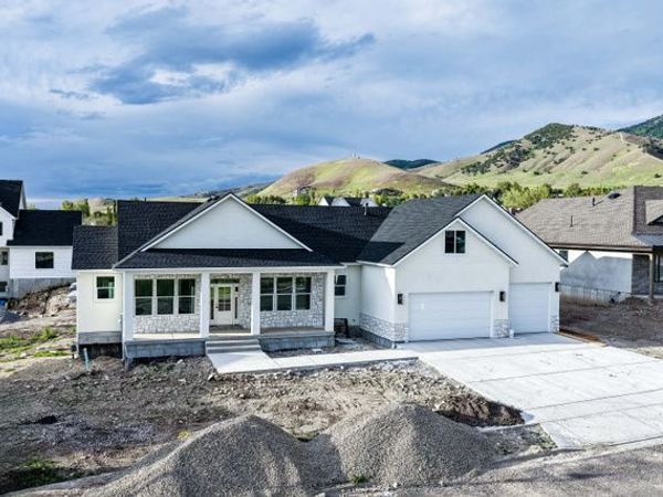 859 E 130 N, Hyde Park, UT 84318