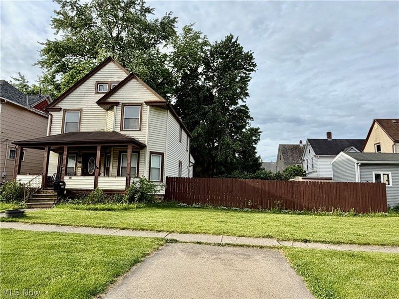 828 Broad Street, Elyria, OH 44035 Photo 1