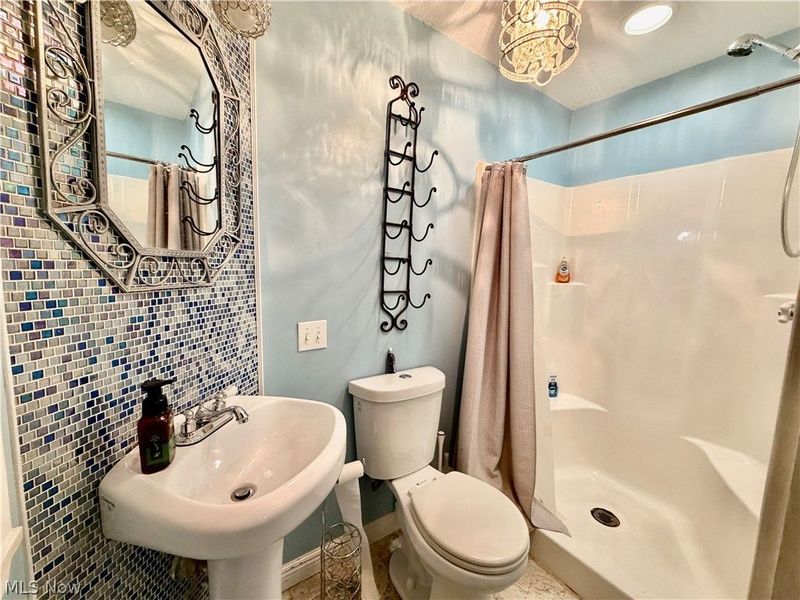 828 Broad Street, Elyria, OH 44035 Photo 10