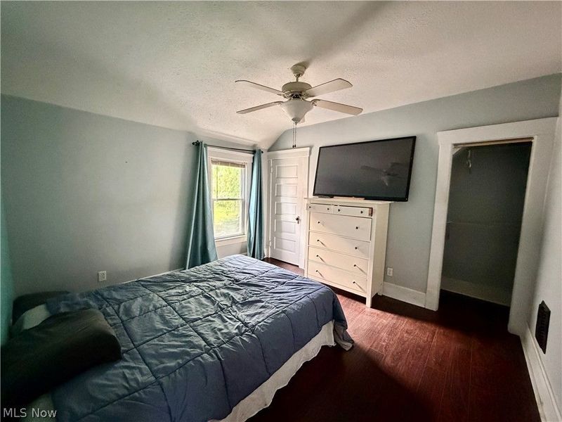 828 Broad Street, Elyria, OH 44035 Photo 14