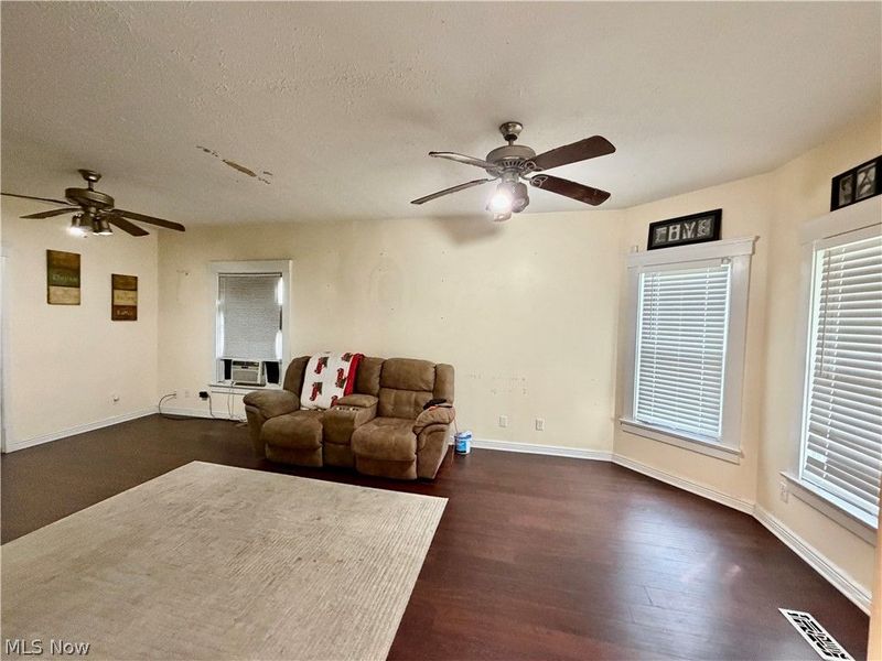 828 Broad Street, Elyria, OH 44035 Photo 5