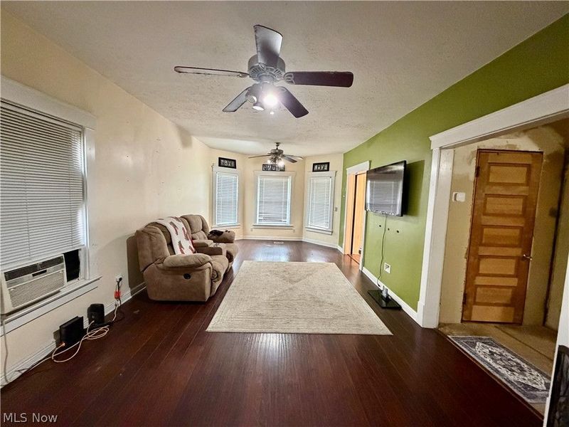 828 Broad Street, Elyria, OH 44035 Photo 6