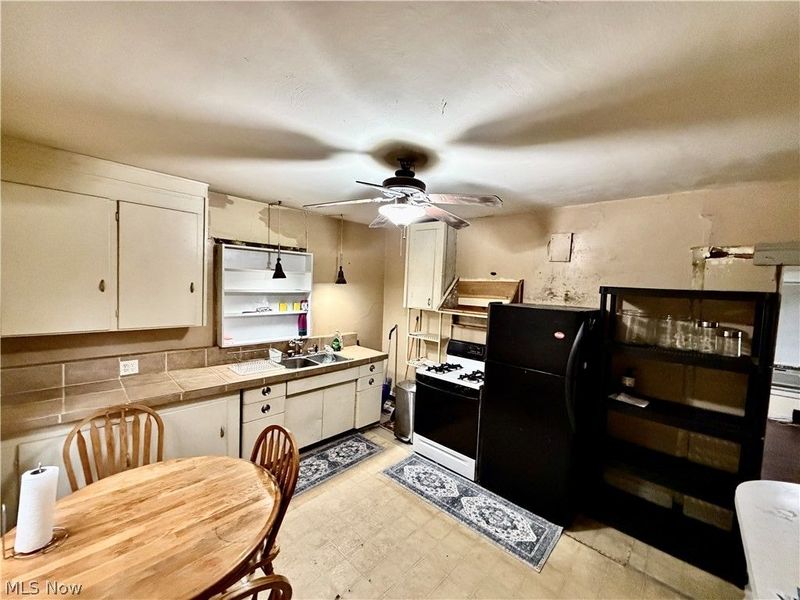 828 Broad Street, Elyria, OH 44035 Photo 8